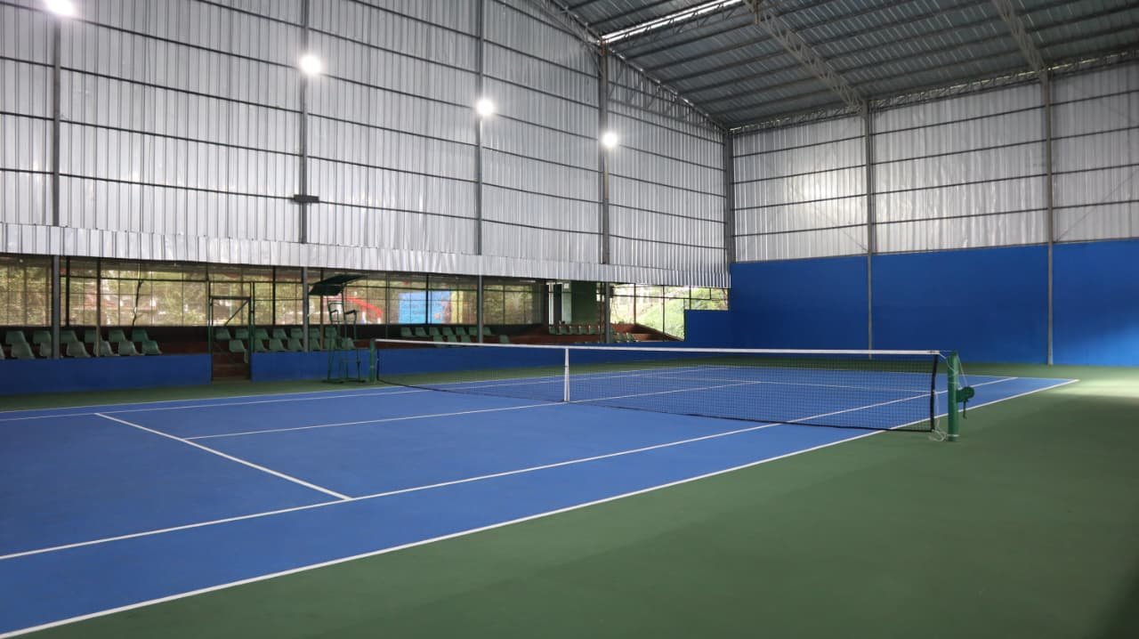 Lapangan Tenis Indoor